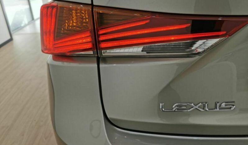 Lexus IS 300h F SPORT full