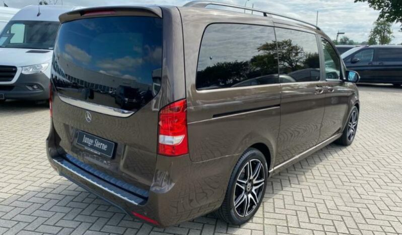 Mercedes-Benz V 220 full