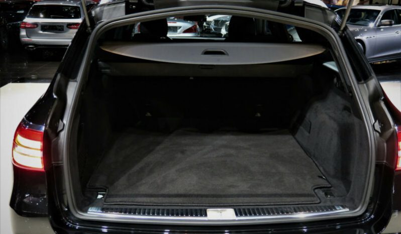Mercedes-Benz E200 AMG-LINE full