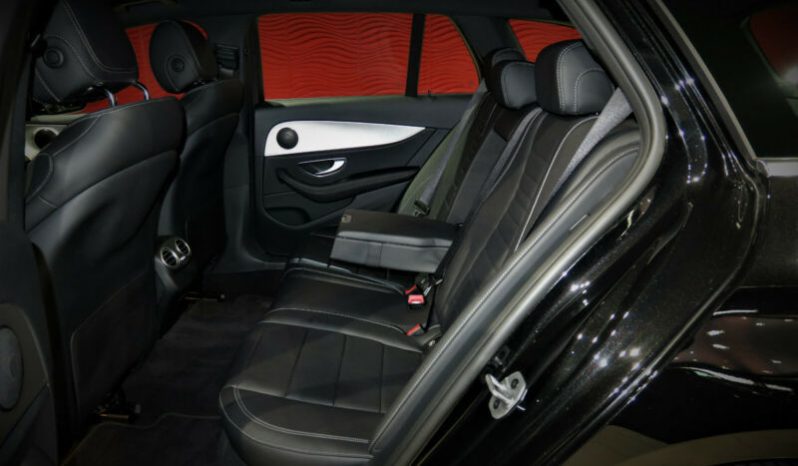 Mercedes-Benz E200 AMG-LINE full