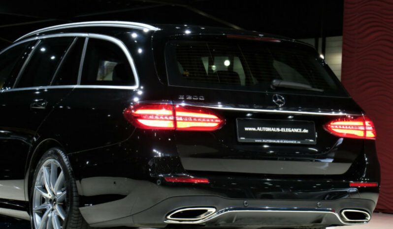Mercedes-Benz E200 AMG-LINE full
