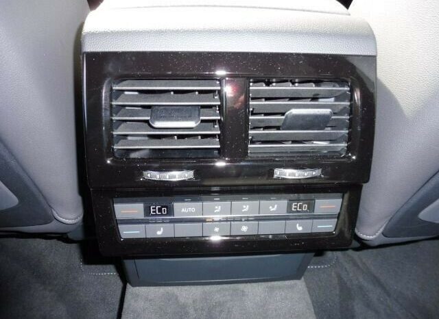 Volkswagen Touareg full