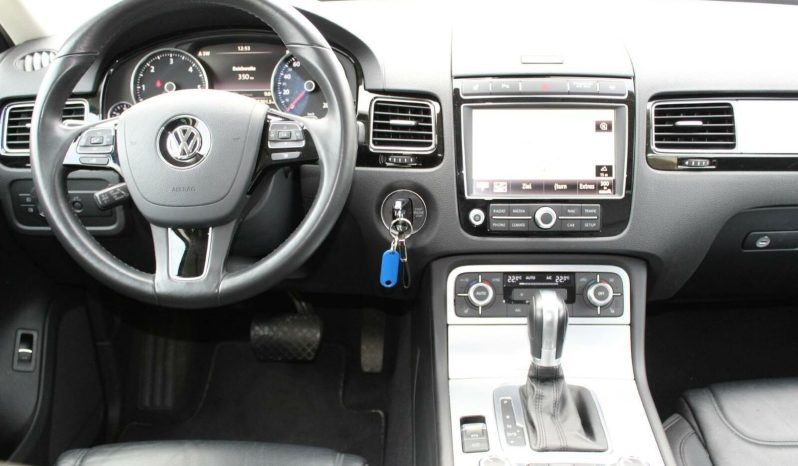 Volkswagen Touareg full