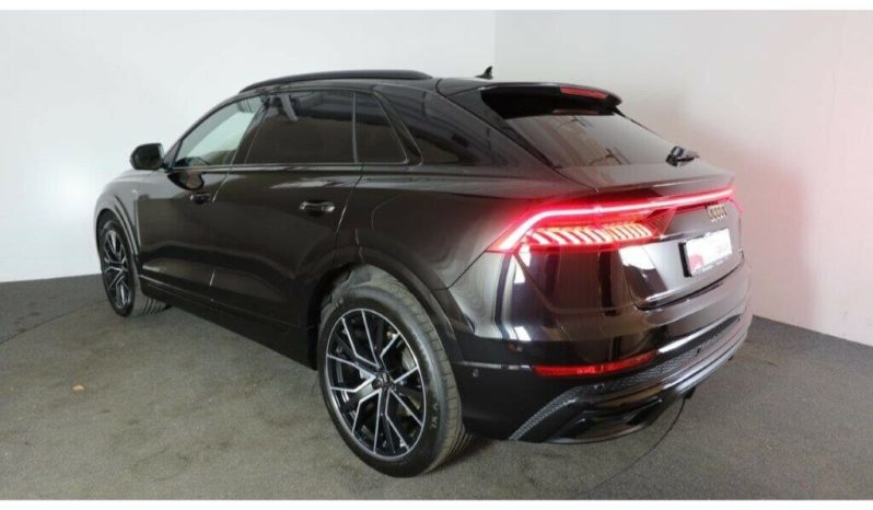 Audi Q8 full
