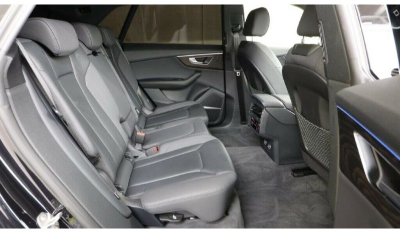 Audi Q8 full