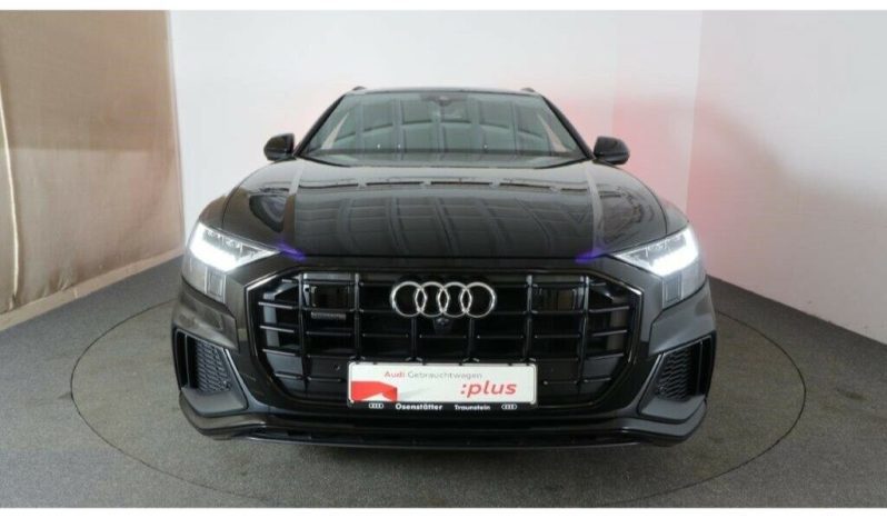 Audi Q8 full
