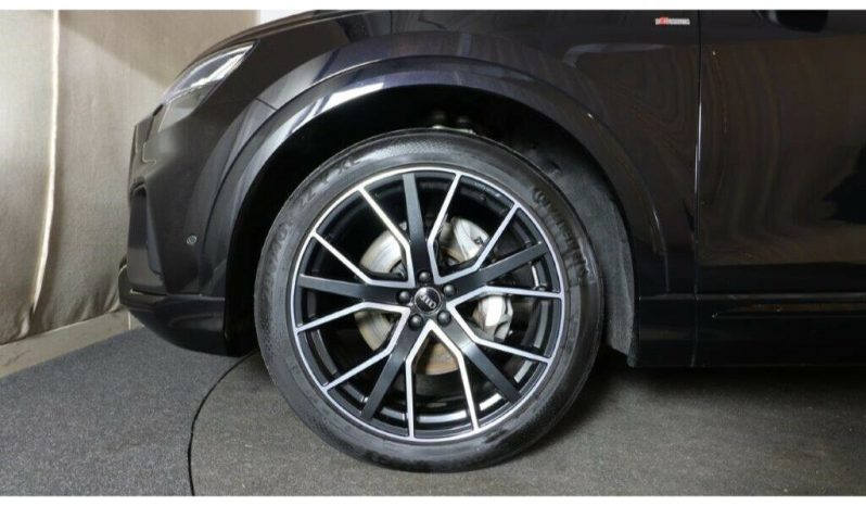 Audi Q8 full