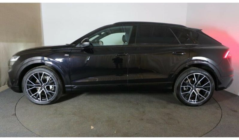 Audi Q8 full