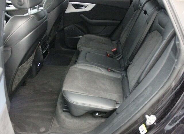 Audi Q8 full