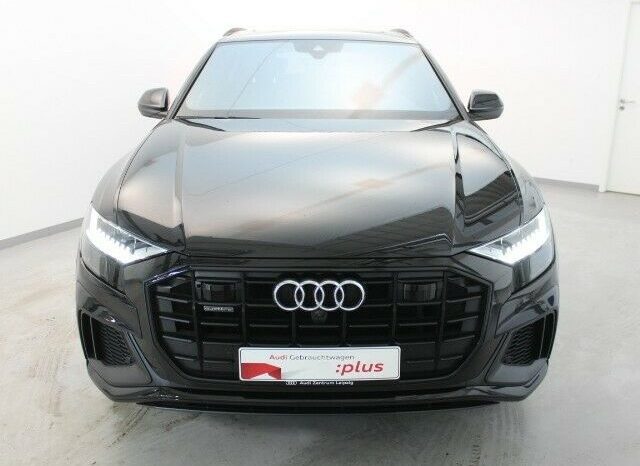 Audi Q8 full