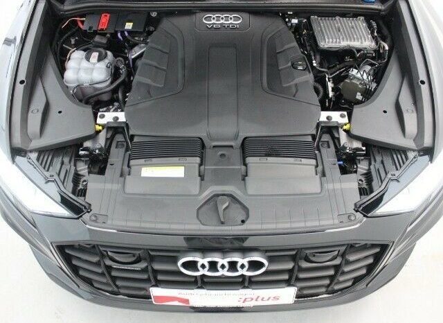 Audi Q8 full