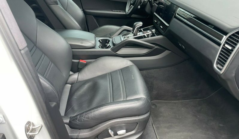 Porsche Cayenne Coupe full