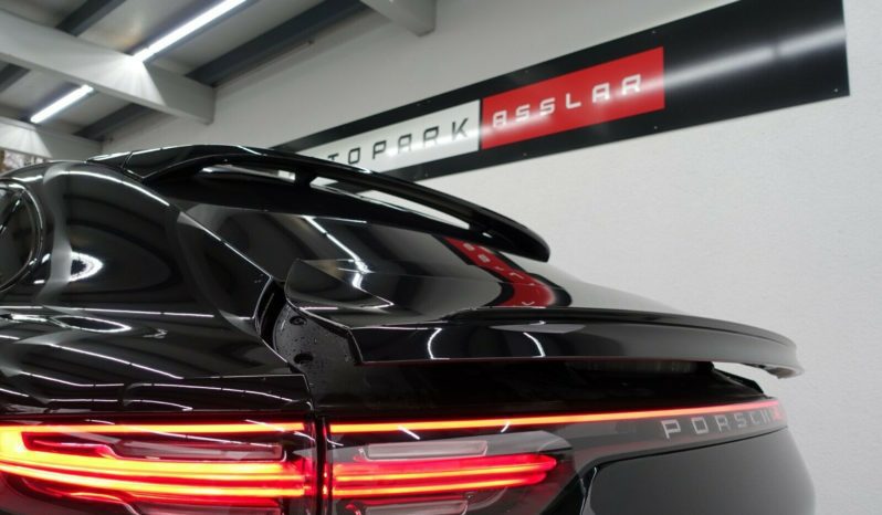 Porsche Cayenne Coupe full