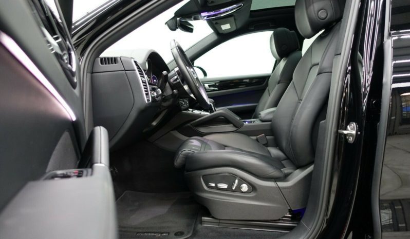 Porsche Cayenne Coupe full