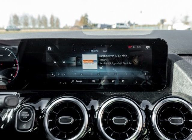 Mercedes-Benz GLA 220d 4M full