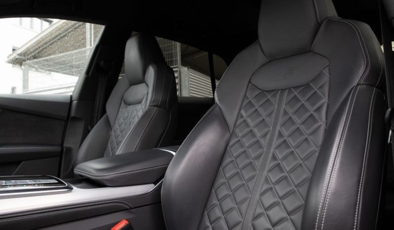 Audi Q8 full