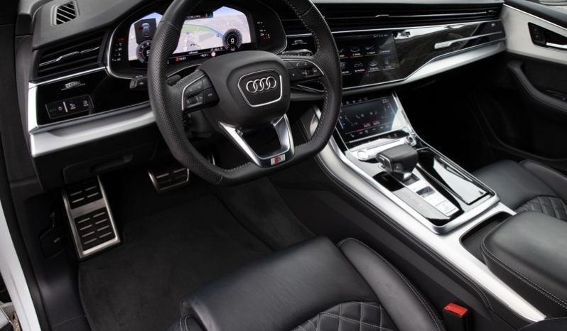 Audi Q8 full