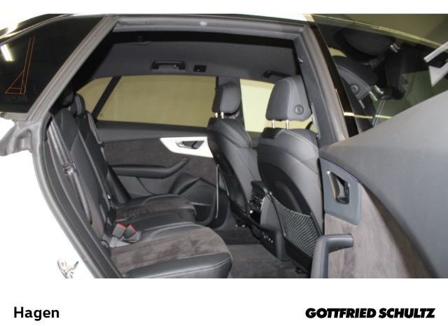 Audi Q8 full