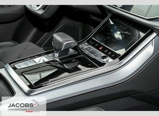 Audi Q8 full