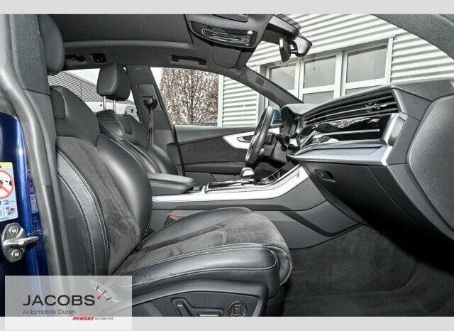 Audi Q8 full