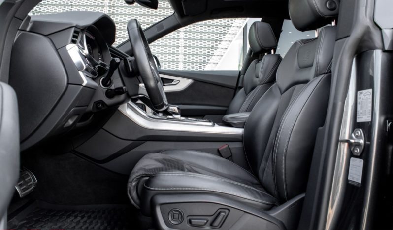 Audi Q8 full