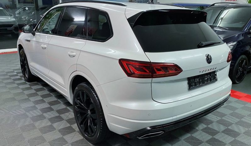 Volkswagen Touareg 3.0 TDI R-Line full