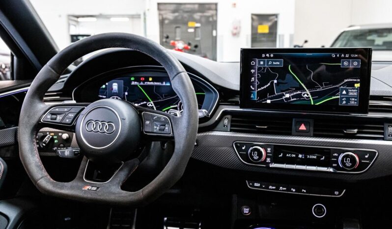 Audi RS4 Avant full