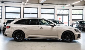 Audi RS4 Avant full