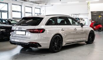 Audi RS4 Avant full