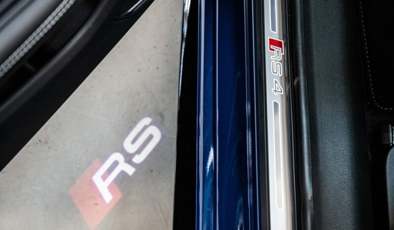 Audi RS4 Avant full