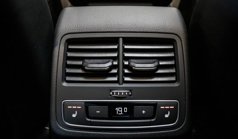 Audi RS4 Avant full