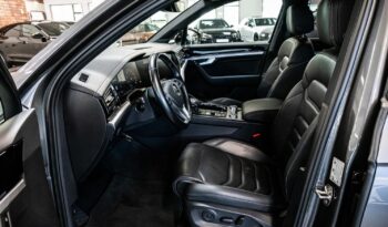 Volkswagen Touareg 3.0 V6 full