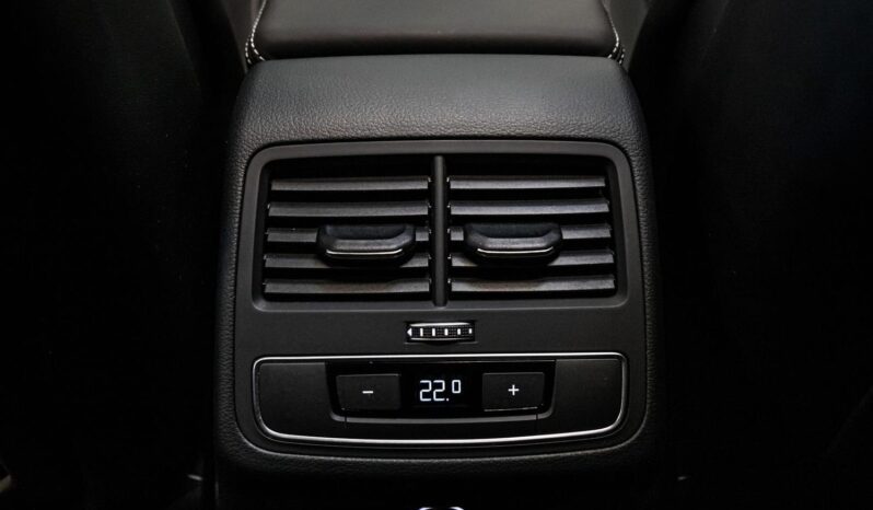 Audi RS4 Avant full