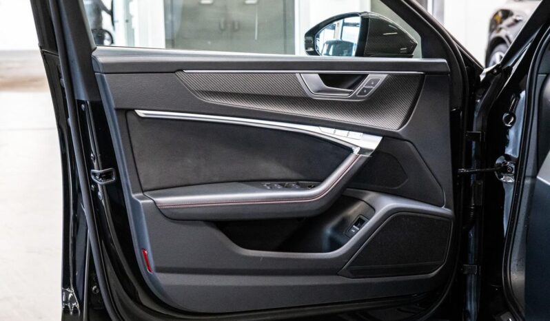 Audi RS6 Avant full