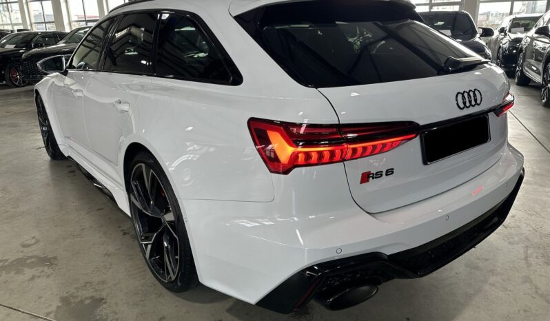 Audi RS6 Avant full